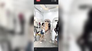 các em LIVESTREAM hàng như này nhiều người xem lắm - phần 2