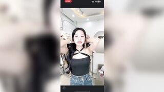 các em LIVESTREAM hàng như này nhiều người xem lắm - phần 2