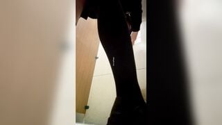 Quay lén, Nữ sinh Loli chân dài lồn rậm lông đi đái múp vcl ra