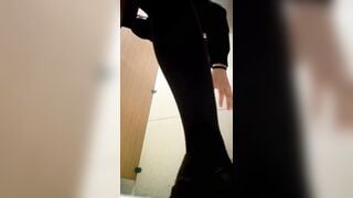 Quay lén, Nữ sinh Loli chân dài lồn rậm lông đi đái múp vcl ra