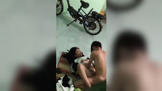 Mới tròn 18 đã rủ gái về nhà chịch cái thằng chó này