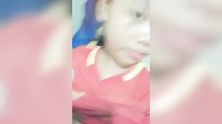 Bé học sinh mới lớn quay khoe hàng cho người yêu xem