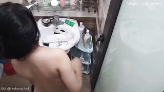 Em học sinh cứ mỗi lần tắm là phải quay lại cho ny ngắm 1