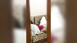 Con bạn tui nó đang làm cái gì vậy trời