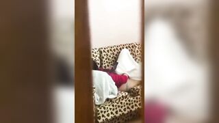 Con bạn tui nó đang làm cái gì vậy trời