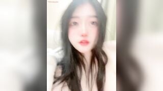 Nhìn em này xinh thủ dâm lồn nhiều nc