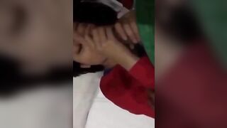 C đồng nghiệp xinh dâm đòi đi bú cu,sắp đc bắn đầy mặt thì nhỏ b c gọi vừa bú vừa nch