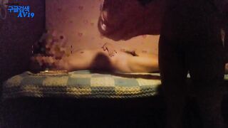 Quay lén phòng massage đèn mờ Hàn Quốc,địt nhau cực phê với e ktv xăm trổ kín lưng