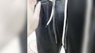 Vợ đg ngồi đánh tài xỉu mà chồng vội quá đè vợ dâm trắng múp ra đụ k cho chơi luôn