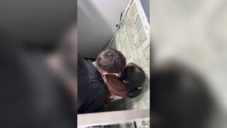 Quay lén Đi vệ sinh siêu thị bắt gặp cặp đôi mới lớn địt nhau trong toilet