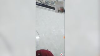 Em gái mới lớn Gọi video call cho bạn thân xem cảnh bạn trai địt mình chọc nứng nó