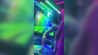 Quán KTV, Nhân viên khoả thân lấy lồn gắp tiền tip khiêu dâm múp vú to
