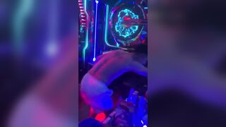 Quán KTV, Nhân viên khoả thân lấy lồn gắp tiền tip khiêu dâm múp vú to