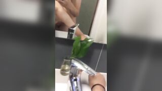 Không về nhà sau giờ học! Sinh viên gầy gò biến thành một con chó cái.