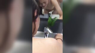 Không về nhà sau giờ học! Sinh viên gầy gò biến thành một con chó cái.