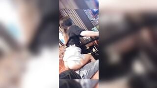 Nữ KTV ở tư thế cưỡi trên để làm khách hàng xuất tinh