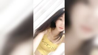 Loli mới lớn livestream khoe hàng dâm đãng 1