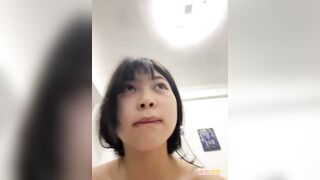 Kính cận mới lớn tập tành livestream 18+ cùng người yêu 5