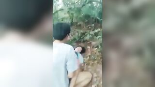 Vào đất hàng xóm đụ nhau bị chủ vườn phát hiện bị đuổi đi khi đang đụ.