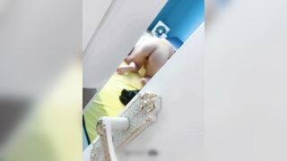 Quay lén thằng bạn dẫn gái về nhà trọ đụ không đóng cửa phòng