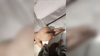 Dùng roi đánh người yêu để huấn luyện thành nô lệ tình dục