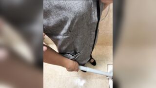 Gạ gẫm chị giúp việc bóp vú sờ mông hàng ngon dâm
