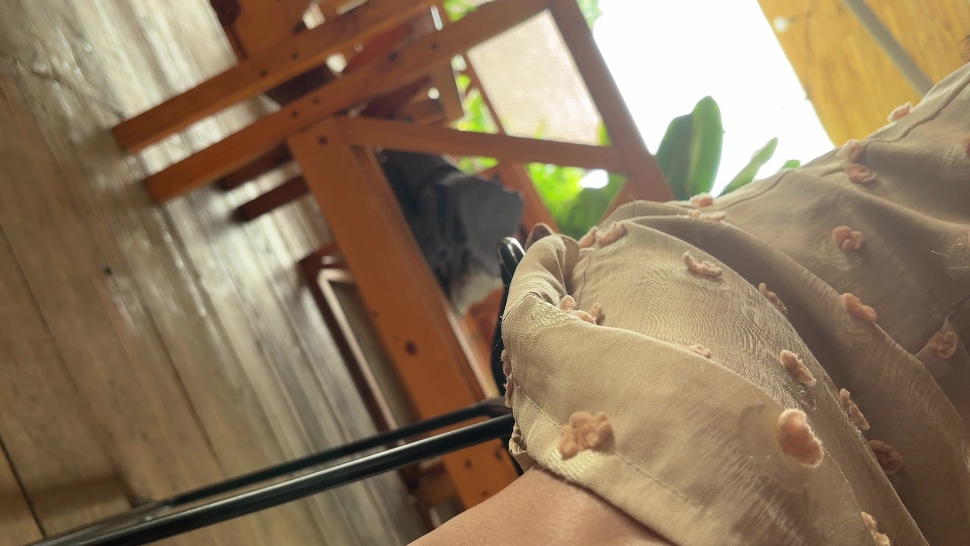 Thầy giáo đi dạy là phụ, ngắm quần lót là chính 2
