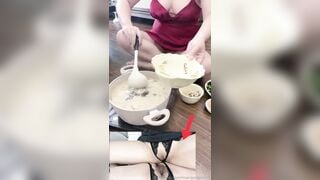 Cậu Sinh viên ăn trưa với MBBG Hoa ngọc lan, Lộ 2 mép Lồn Múp dưới váy