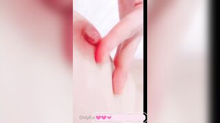 Bướm Vú Đỏ Ửng Show Hàng Thủ Dâm Với Cu Giả Sướng Rên Rỉ