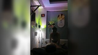 Chị nhân viên masage dâm sục cặc cho anh khách dâm đãng