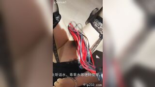 Huấn luyện em ghệ dâm thành slave,trói tay cho nằm dưới sàn lấy roi đánh vào lồn hư