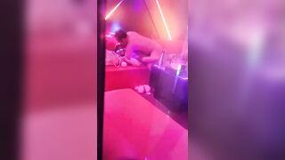 quay lén khách địt nhân viên trong quán karaoke sướng vl ra