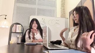 2 e nhậ viên chạy KPI nửa đêm, Nứng móc lồn tập thể thủ dâm live sex loli vú to rên r