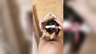 Đứa em họ mặc đồ hầu gái bú cặc chúc mừng sinh nhật anh trai