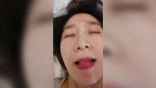 Rên rỉ dâm đãng khi bị người yêu kẹp núm vú