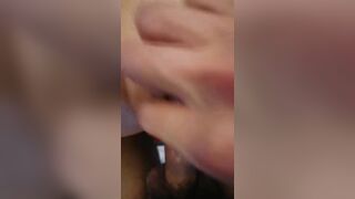 Rên rỉ dâm đãng khi bị người yêu kẹp núm vú