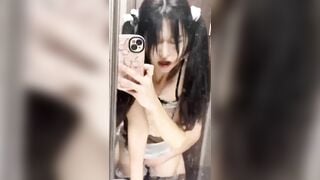 Tiểu thư cho người yêu Doggy trước gương