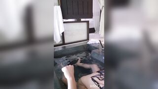 Bú lồn vợ dâm trg bồn tắm làm vợ nứng đè ra híp dăm luôn tại bồn #2
