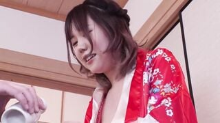 Em gái trắng múp, mời các sếp xơi sushi với em