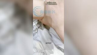 Dì nhờ sang phòng đấm chân giúp mà nhìn dì cháu nứng quá nên lột đồ bú lồn gạ đụ dì