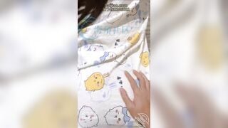 Dì nhờ sang phòng đấm chân giúp mà nhìn dì cháu nứng quá nên lột đồ bú lồn gạ đụ dì