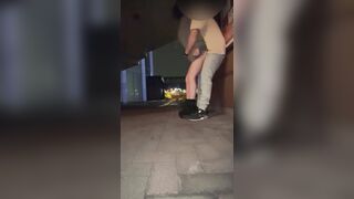 "Mày dập nhanh lên đi, địt ngoài này nhiều người nứng lắm"