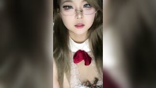 Em mẫu ảnh xinh dâm vú to tròn tự quay