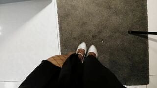 Kate Truu tự sướng trong khi Rae Lil Black nuốt trọn dương vật.
