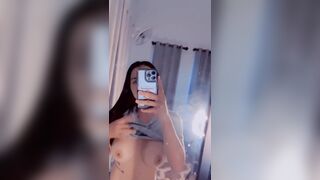 Nứng quá đè em họ đụ trong toilet