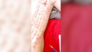 Nằm trần truồng cho thằng bạn tập viết chữ
