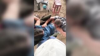 Người con có hiếu thương cha già neo đơn nên cho cha bú lồn vợ mình.