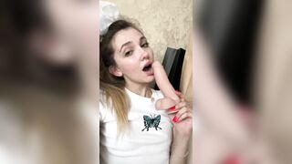 Vừa mua được cu giả đã thư mân mê