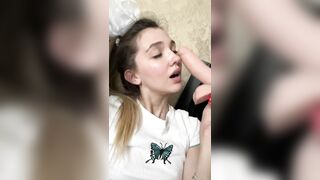 Vừa mua được cu giả đã thư mân mê