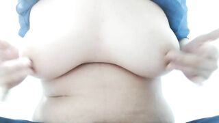 Gái dâm chubby vú to tròn